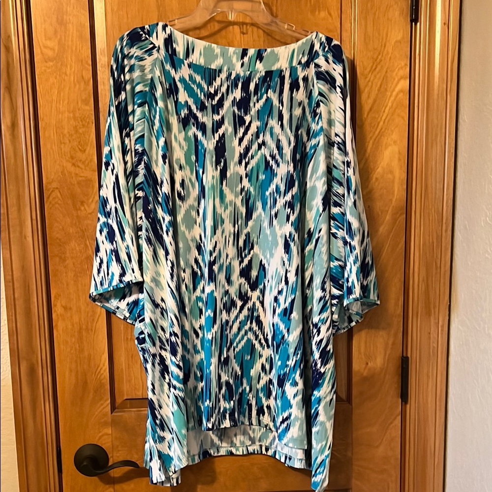 Added Dimensions Blue and White Patterned Top - Picture 4 of 4